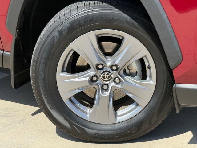 Used 2022 Toyota RAV4 XLE w/ Convenience Package AWD/4WD image 2