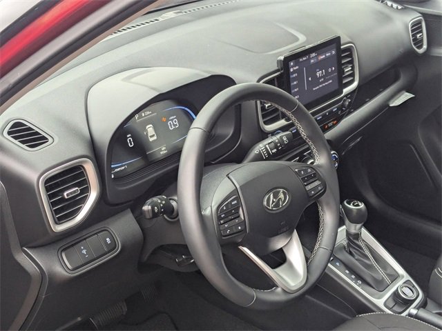 Used 2024 Hyundai Venue SEL image 11