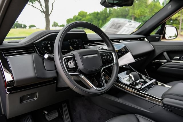 Used 2025 Land Rover Range Rover Sport AWD/4WD image 2