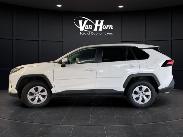 Used 2023 Toyota RAV4 LE AWD/4WD image 4