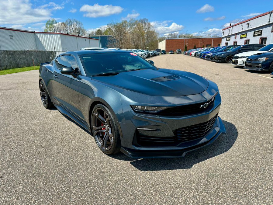 Used 2020 Chevrolet Camaro SS RWD image 3