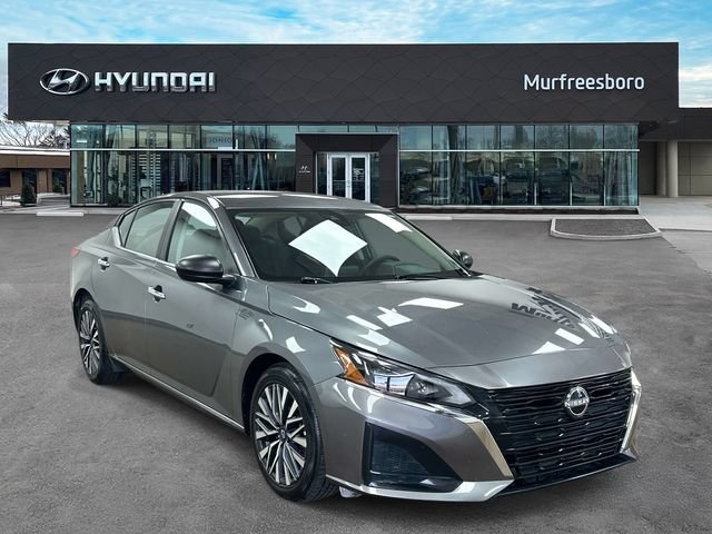 Used 2025 Nissan Altima 2.5 SV FWD image 3