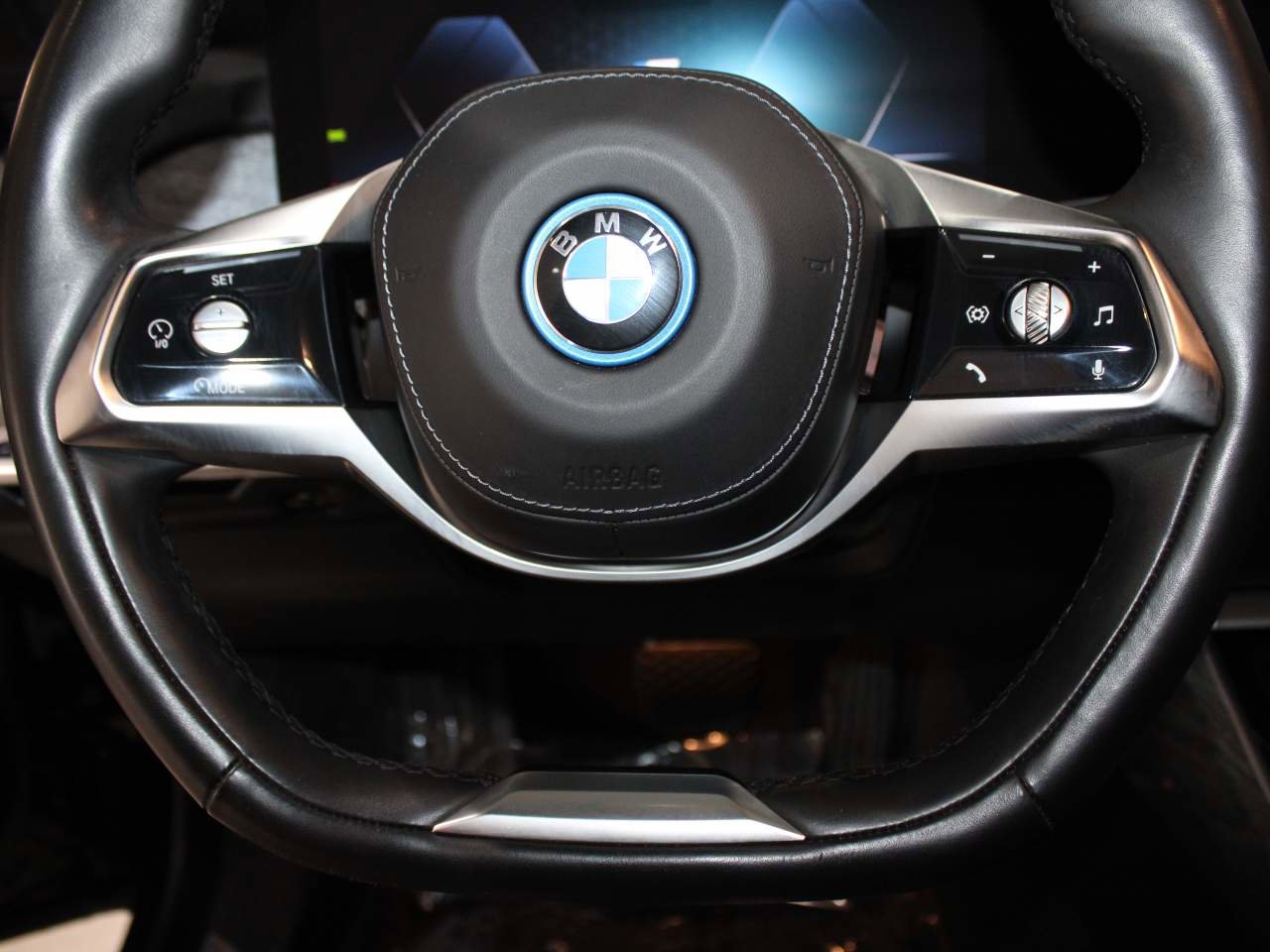 Certified 2024 BMW i7 eDrive50 w/ Executive Package RWD image 21
