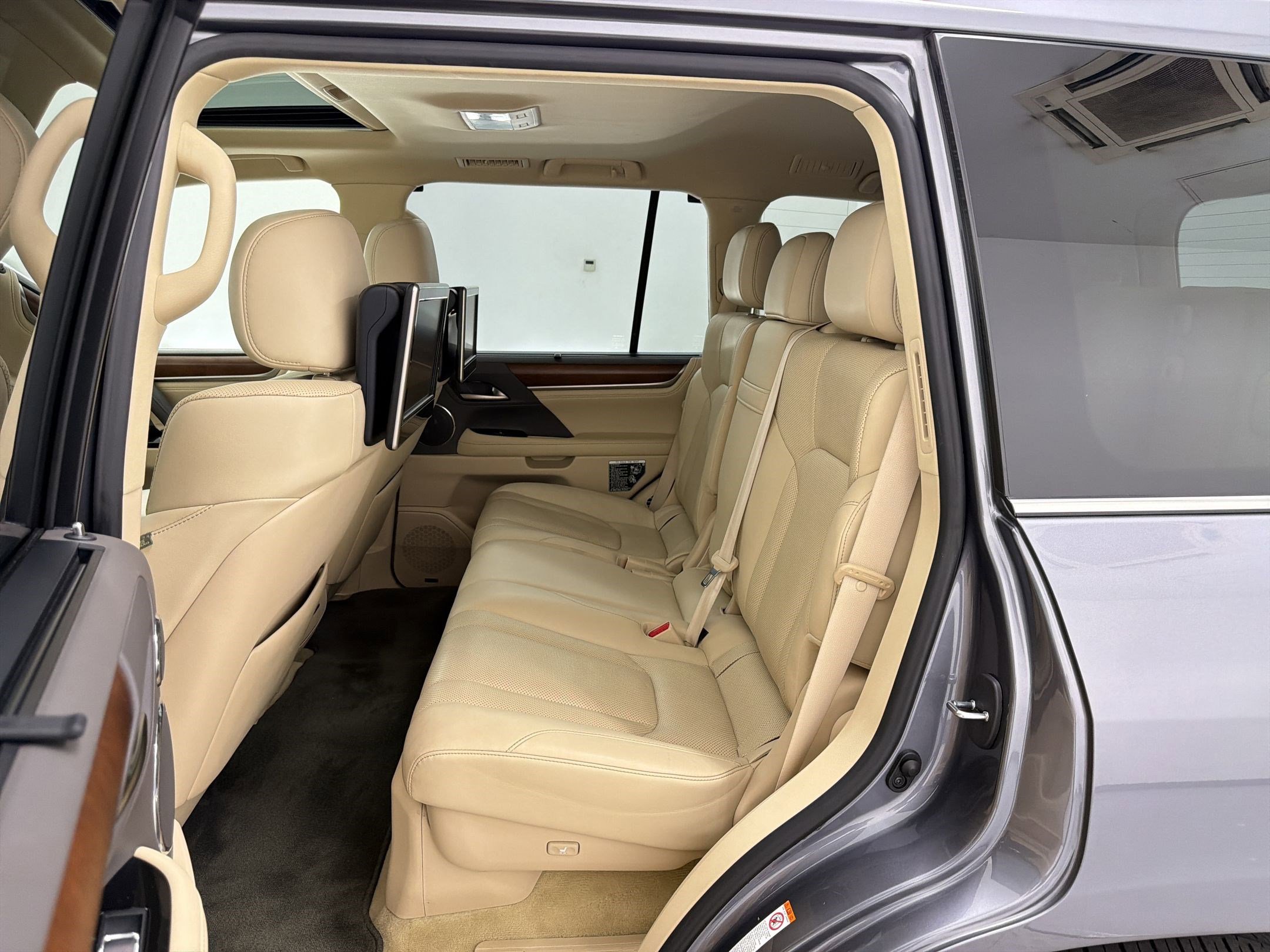 Used 2018 Lexus LX 570 4WD w/ Luxury Package image 13