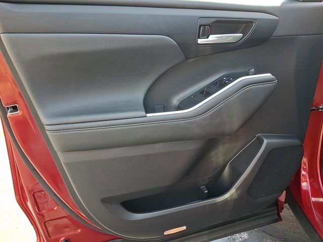 Used 2023 Toyota Highlander XSE image 13