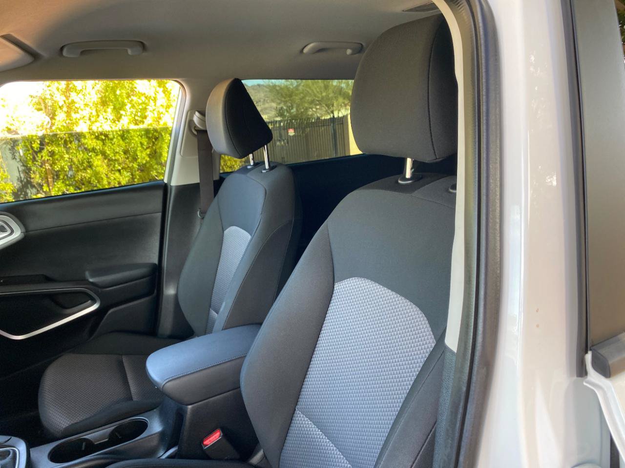 Used 2025 Kia Soul LX w/ LX Technology Package FWD image 25
