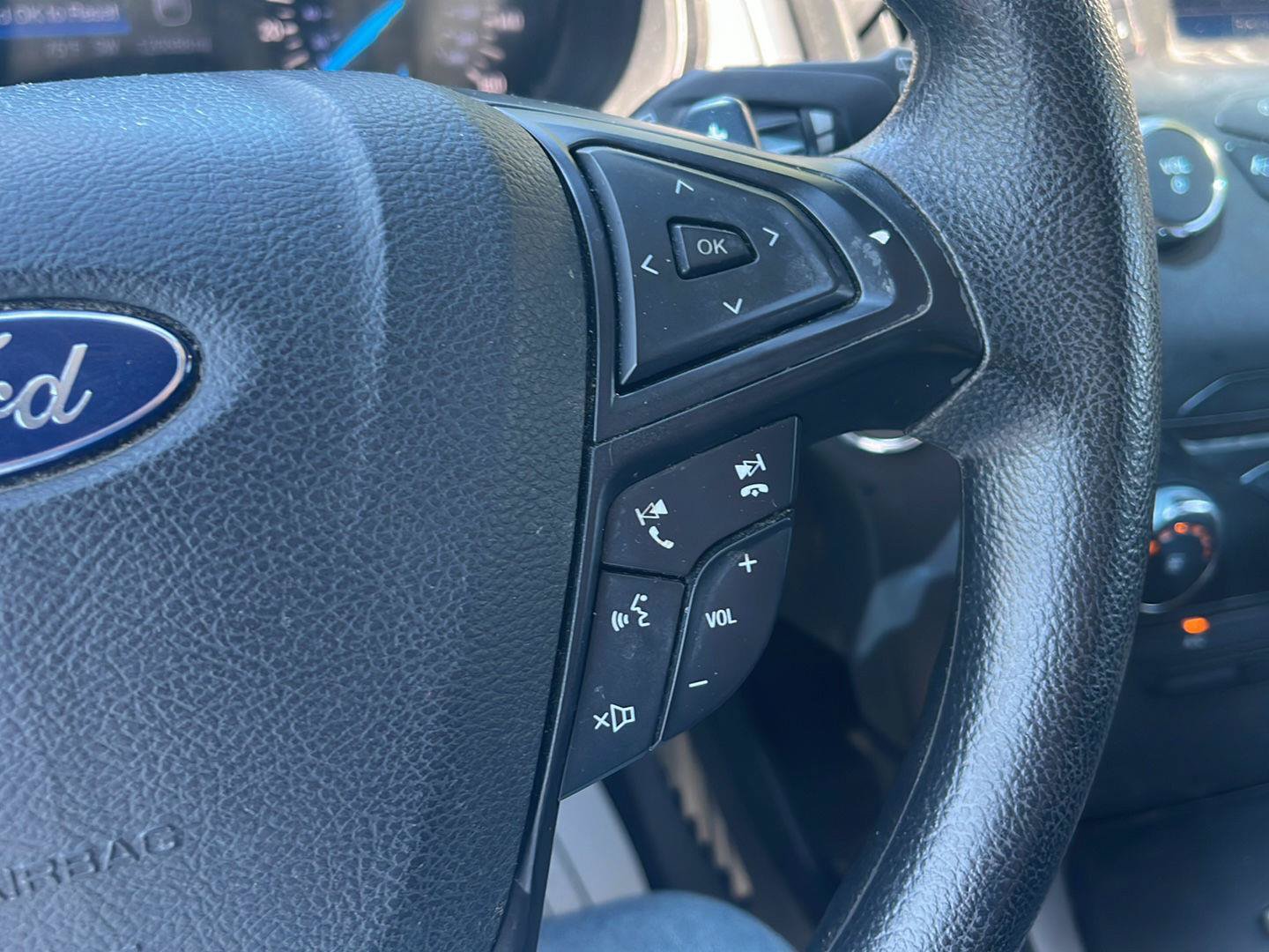 Used 2016 Ford Edge SE FWD image 12