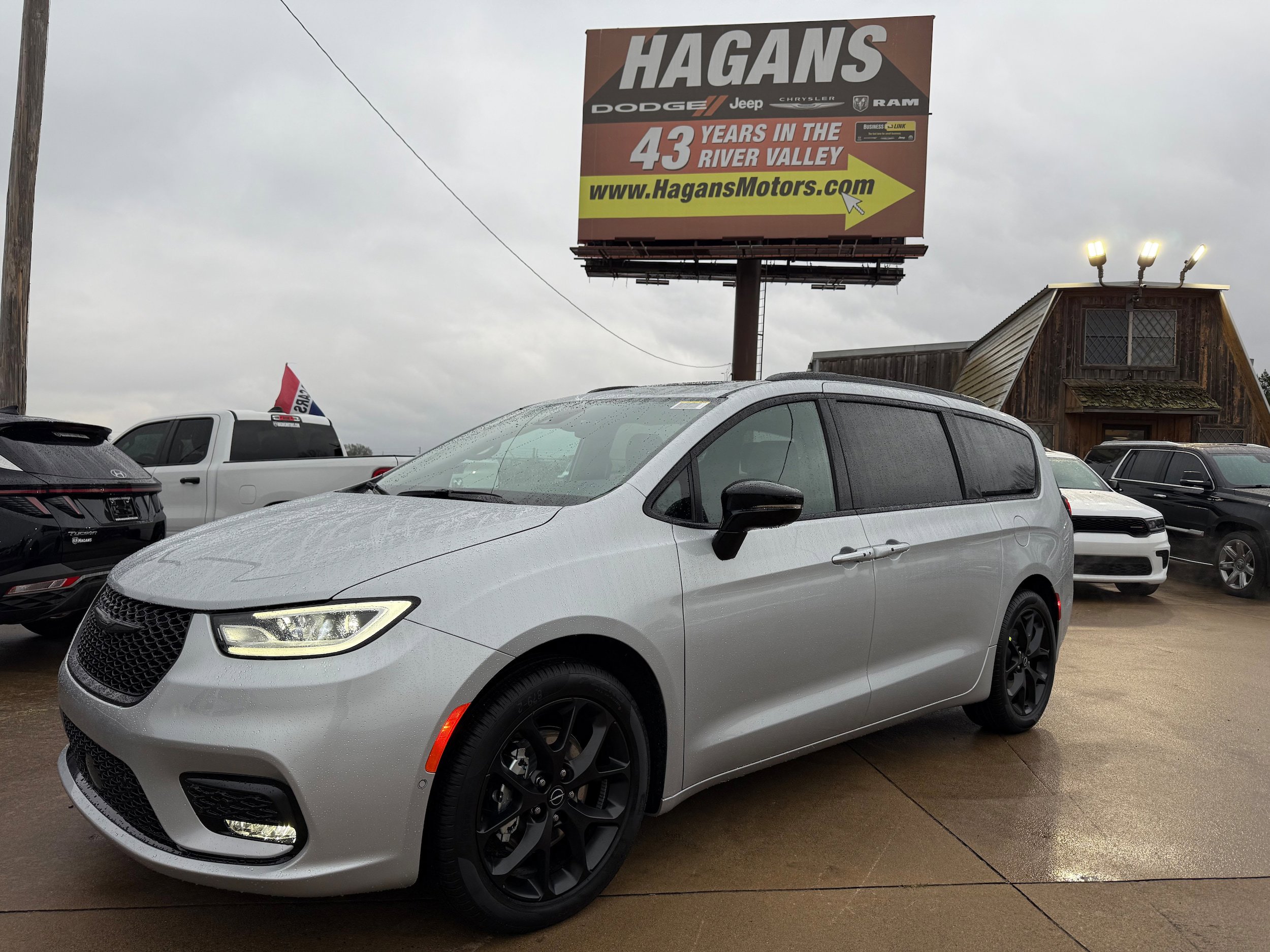 New 2026 Chrysler Pacifica Select image 1