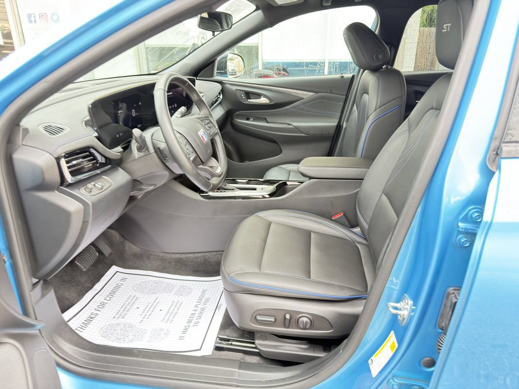 Used 2025 Buick Envista Sport Touring w/ Convenience I Package FWD image 11