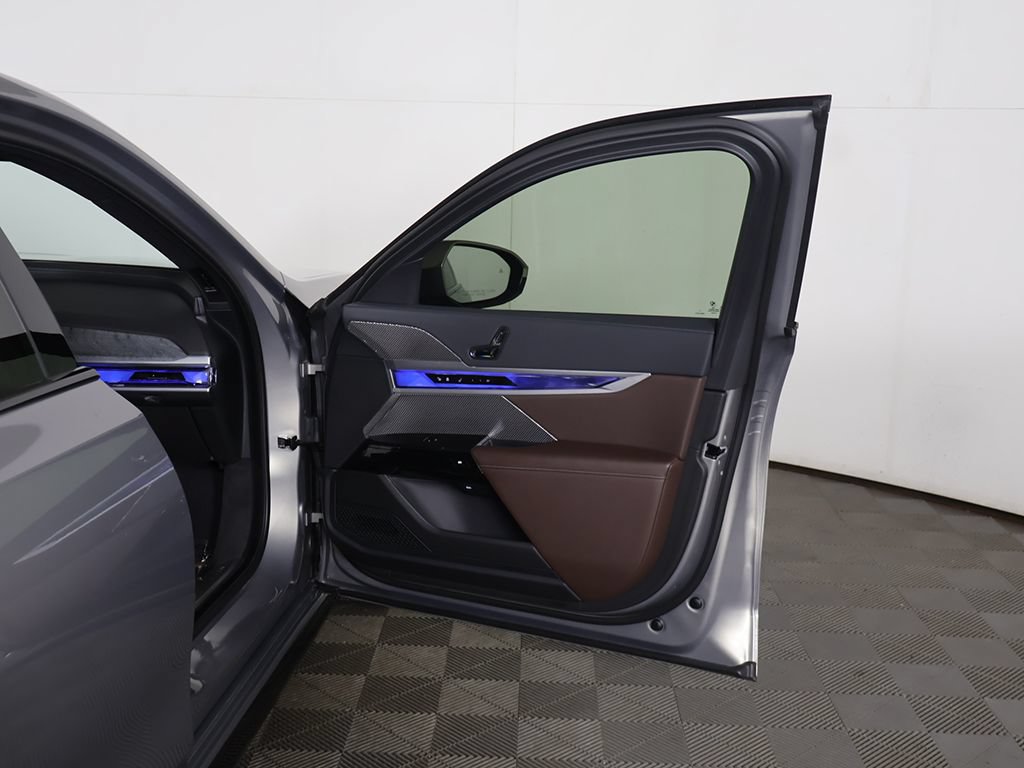 Used 2023 BMW 760i xDrive w/ Parking Assistance Package AWD/4WD image 21