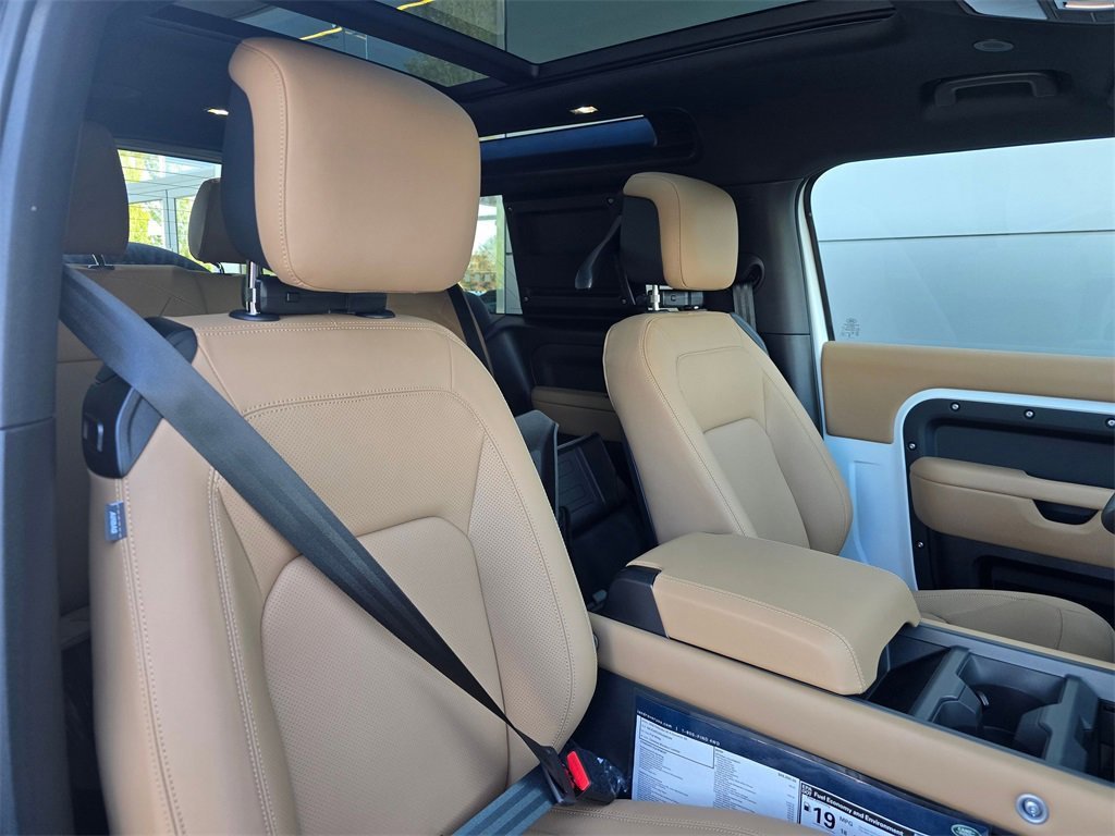 New 2025 Land Rover Defender 90 X-Dynamic SE image 27