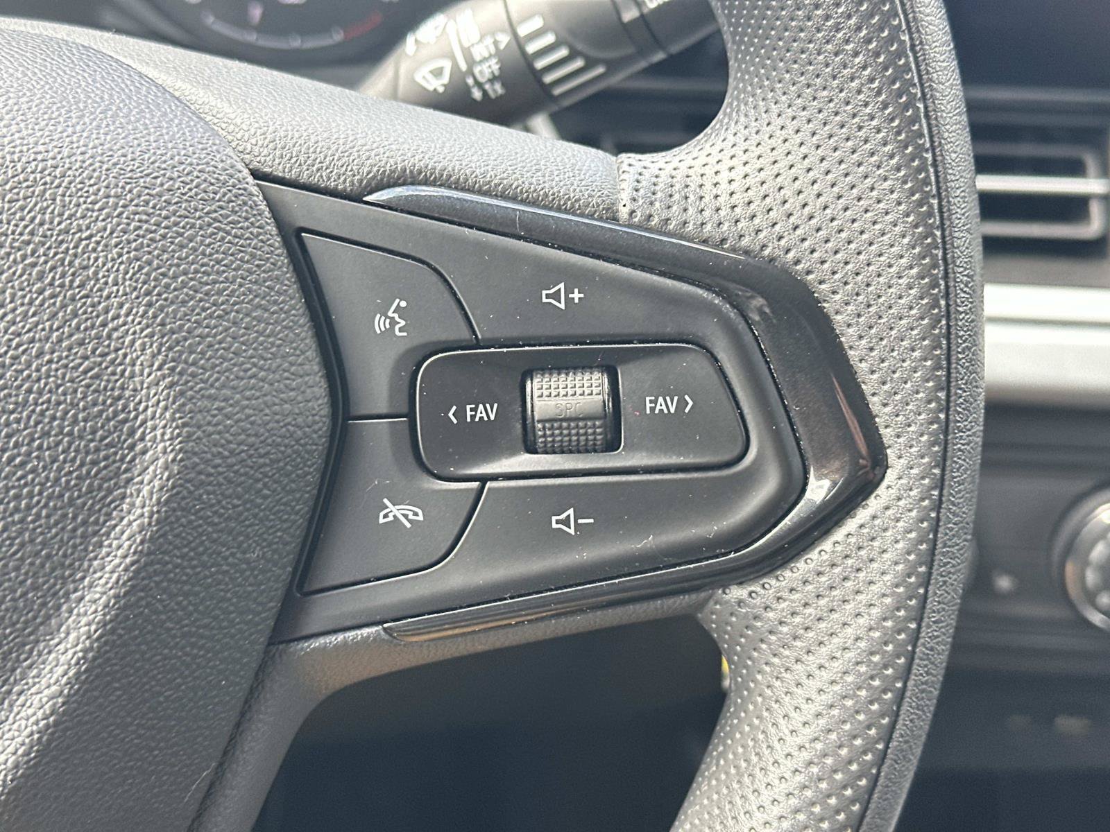 Certified 2024 Chevrolet Trax LS w/ LS Convenience Package FWD image 22
