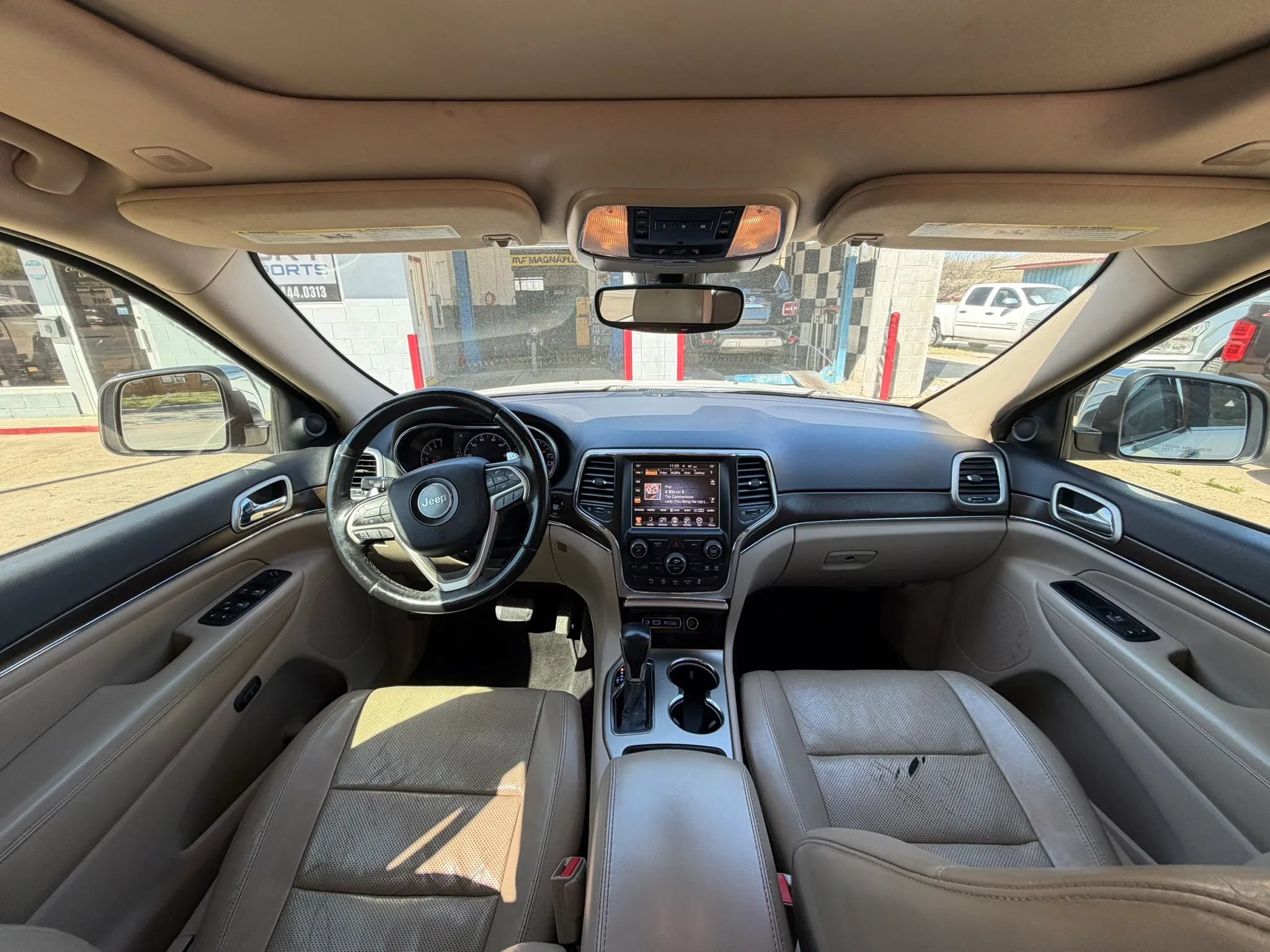 Used 2017 Jeep Grand Cherokee Limited w/ Luxury Group II RWD image 11
