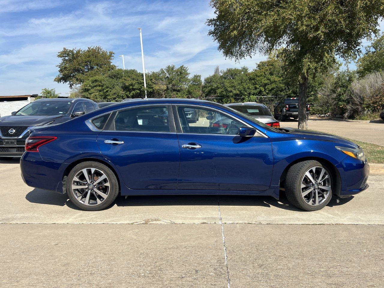 Used 2017 Nissan Altima 2.5 SR FWD image 3