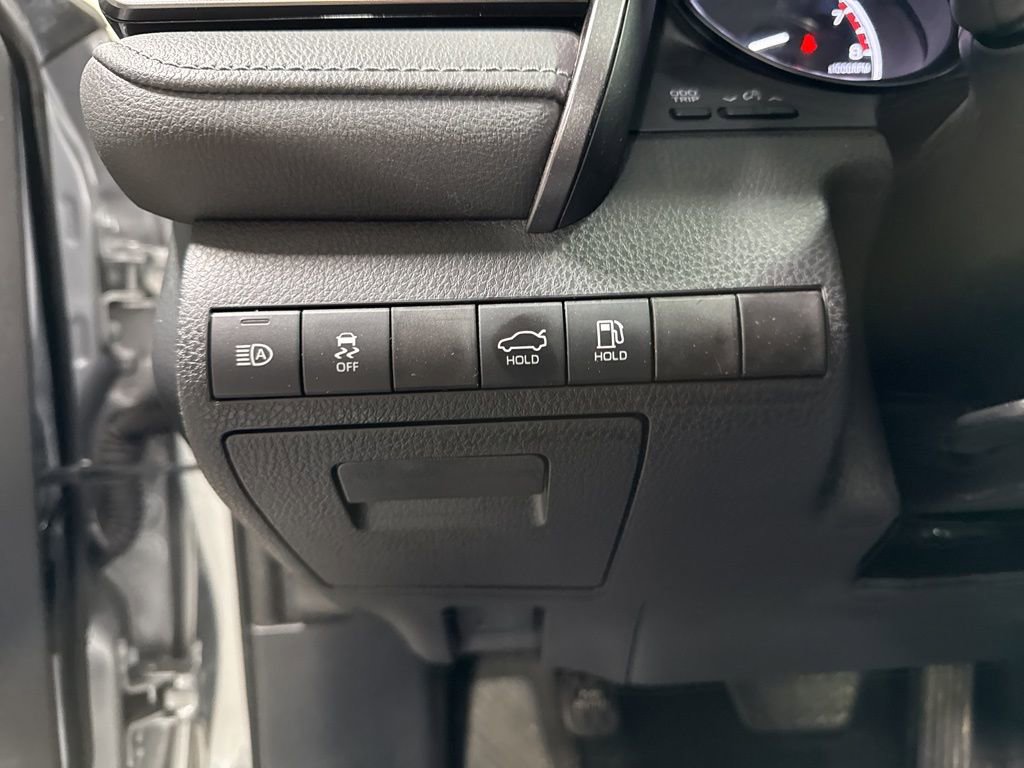 Used 2024 Toyota Camry SE image 21