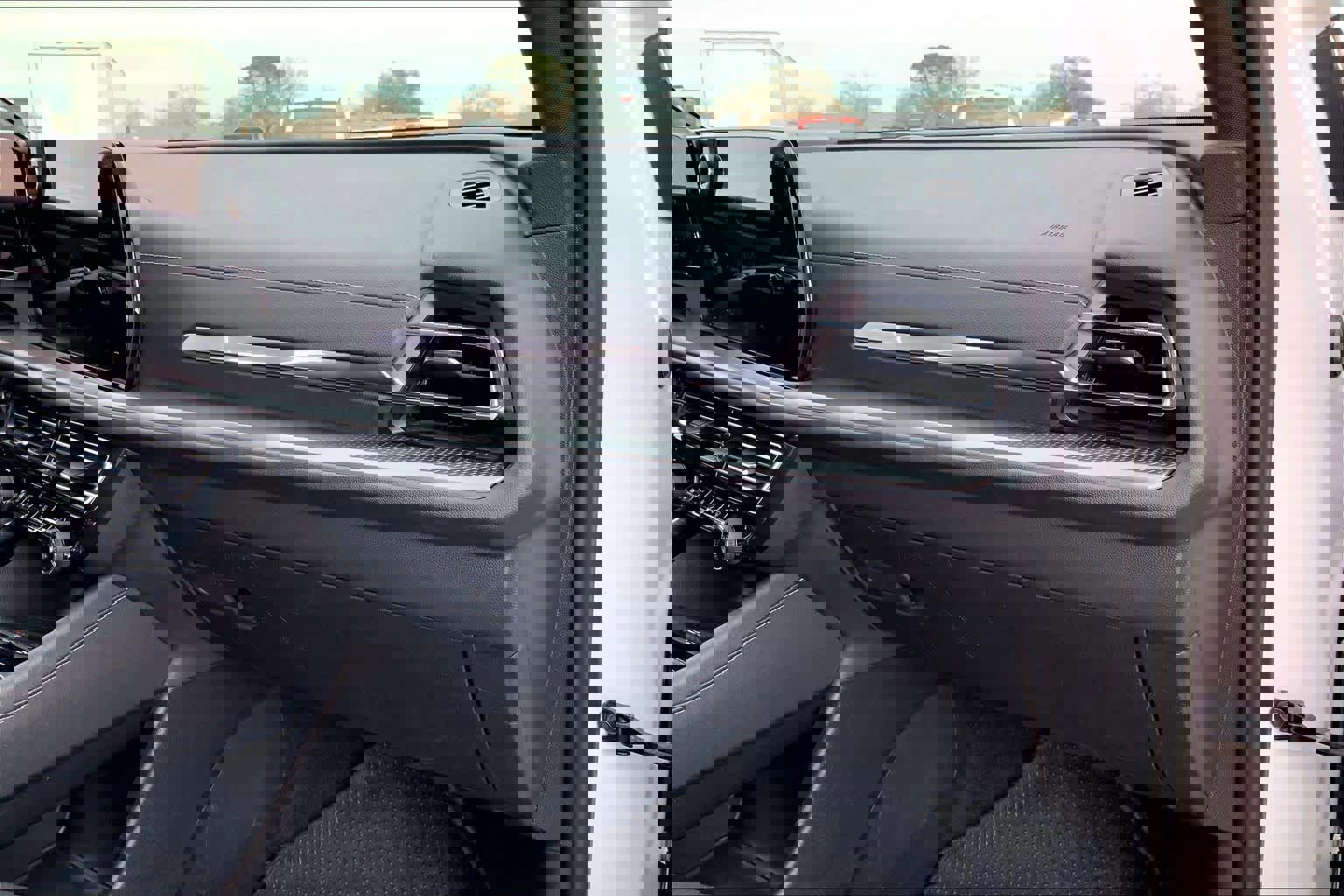 Used 2025 Chevrolet Traverse LT image 18