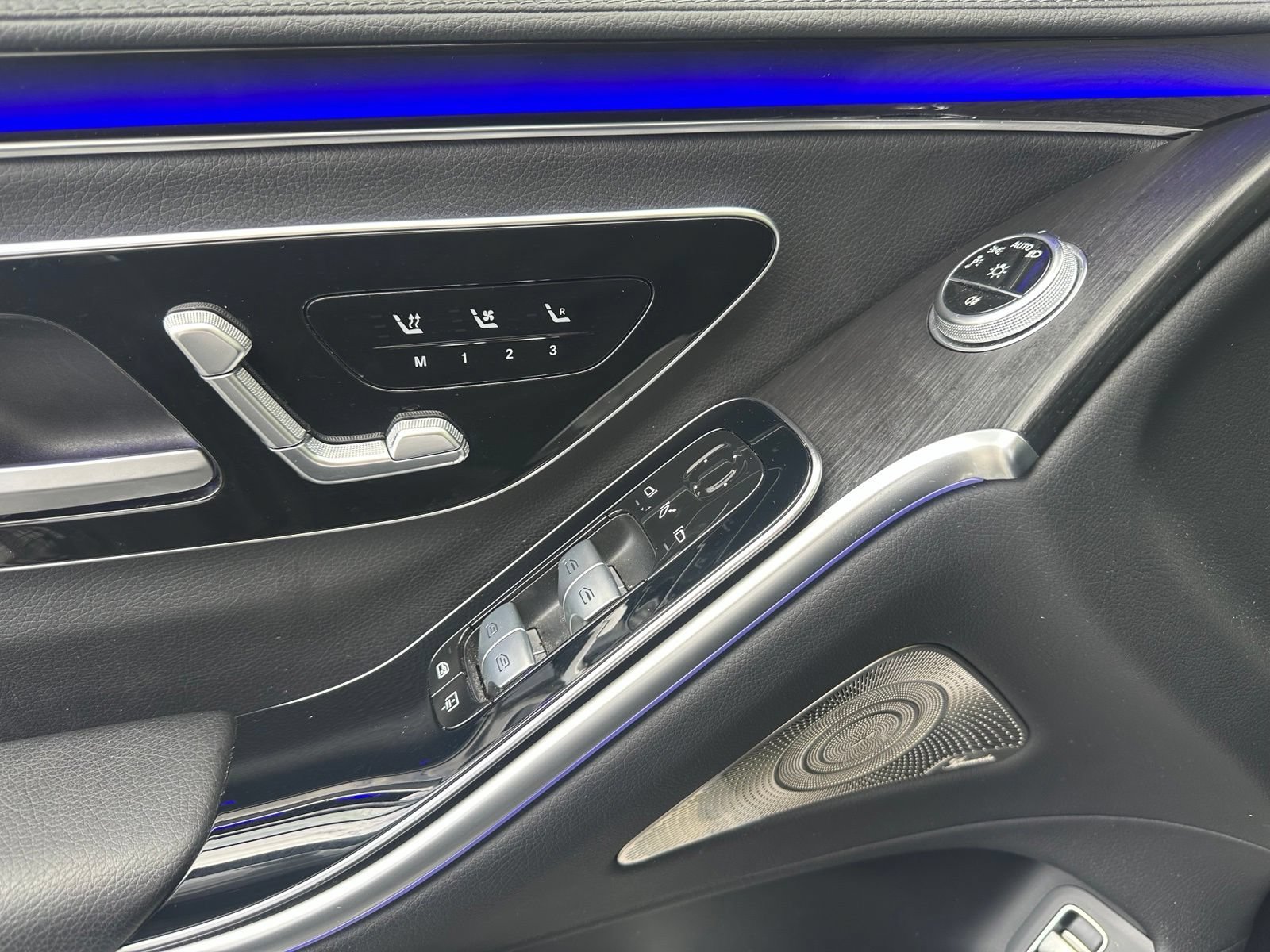 Used 2022 Mercedes-Benz S 500 4MATIC w/ AMG Line Package image 7