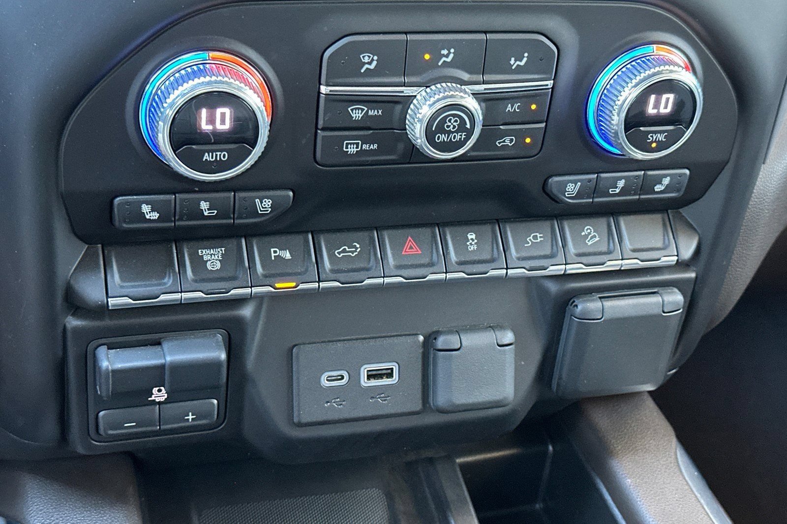 Certified 2026 GMC Yukon Denali Ultimate AWD/4WD image 17