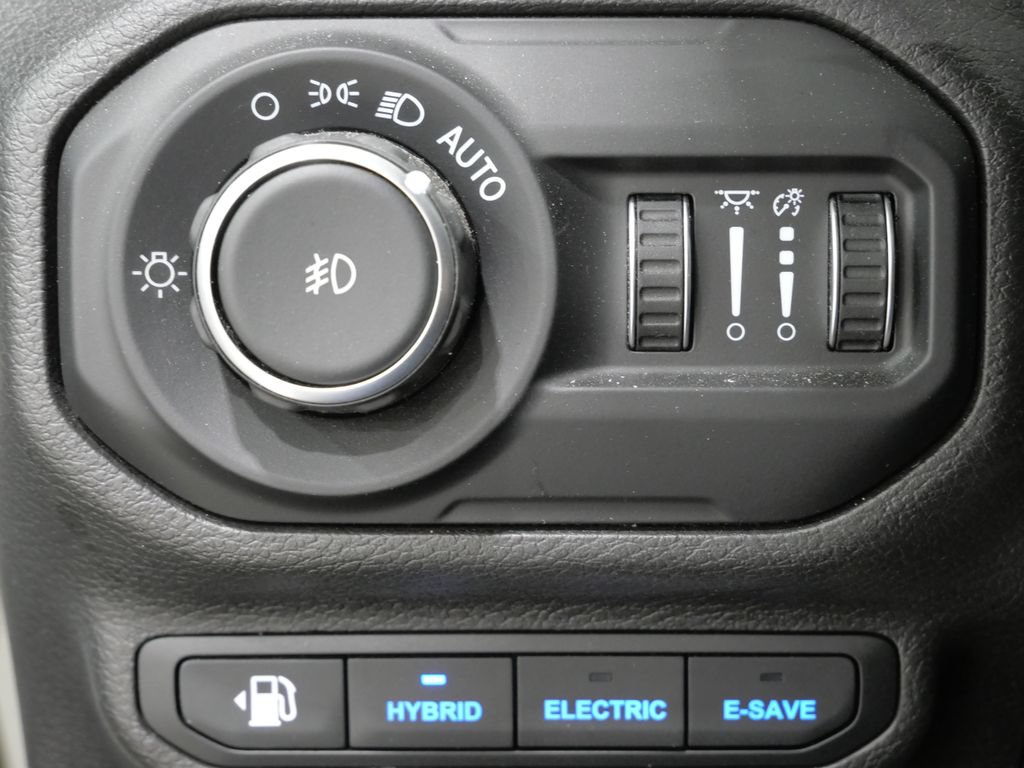 Used 2022 Jeep Wrangler Unlimited Sahara w/ Cold Weather Group AWD/4WD image 14