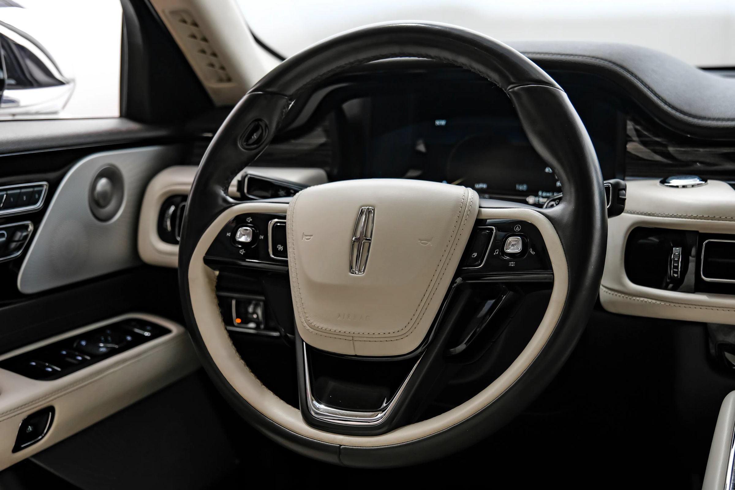 Used 2020 Lincoln Aviator Black Label w/ Dynamic Handling Package AWD/4WD image 14