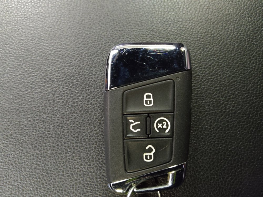 Used 2023 Volkswagen Atlas Cross Sport SE image 32