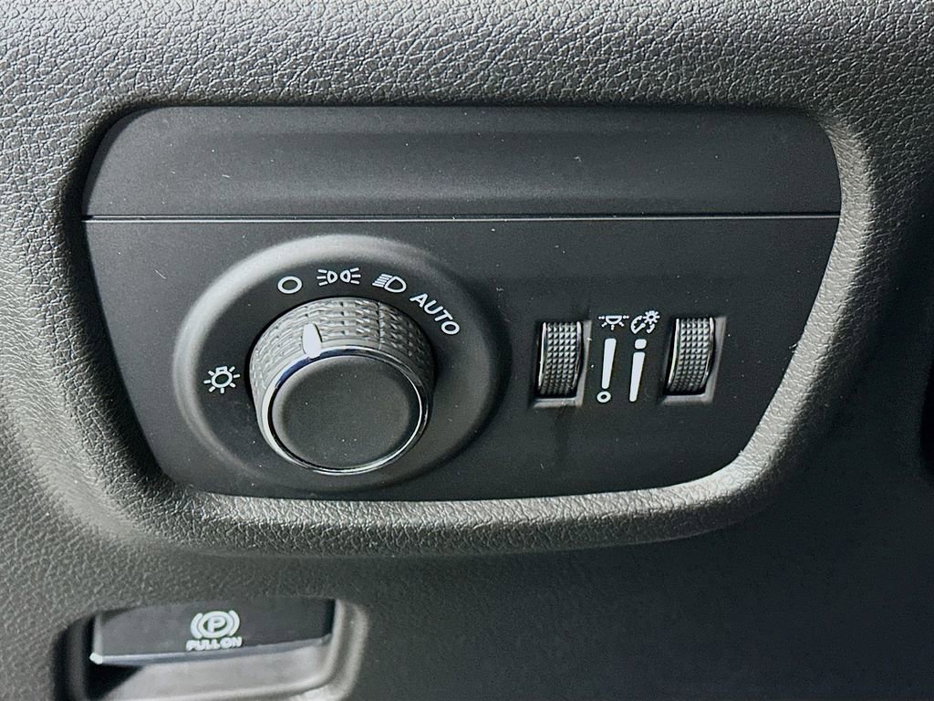 Certified 2024 Jeep Grand Cherokee Altitude image 18