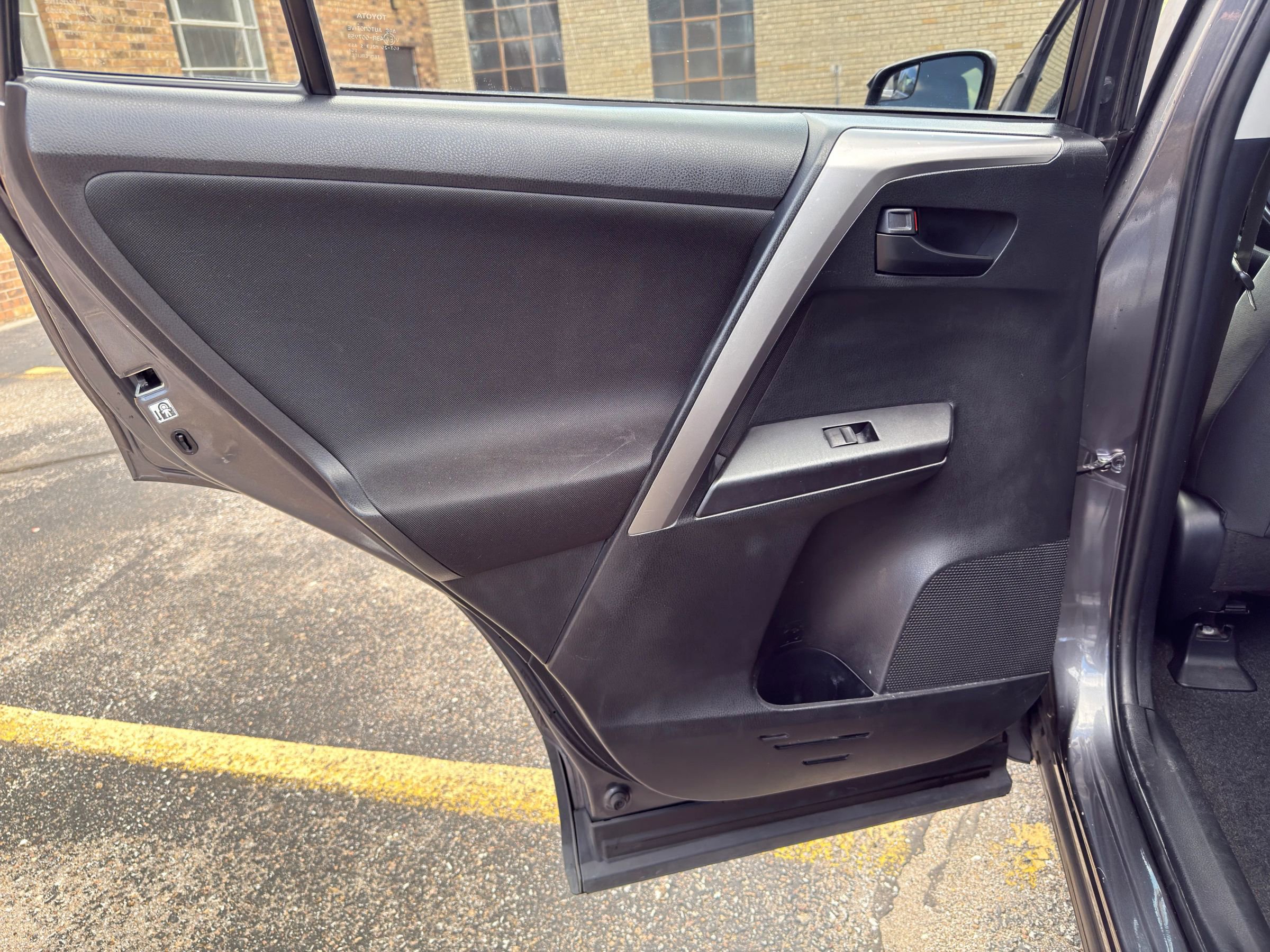 Used 2017 Toyota RAV4 LE FWD image 27