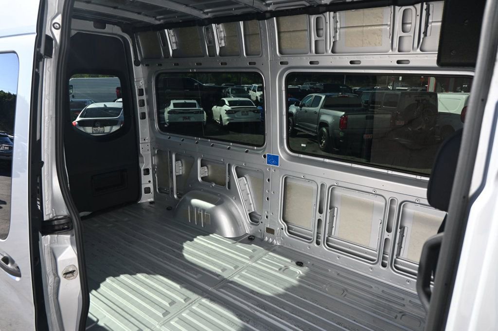Used 2022 Mercedes-Benz Sprinter 2500 image 16