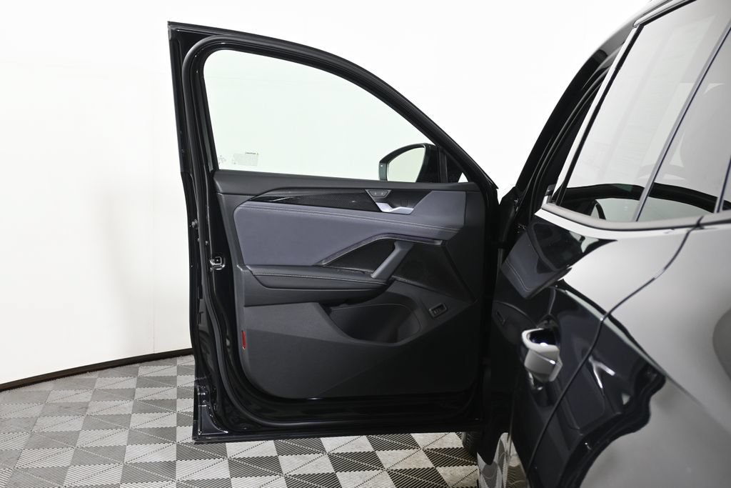 Used 2025 Volkswagen Tiguan SE R-Line AWD/4WD image 28