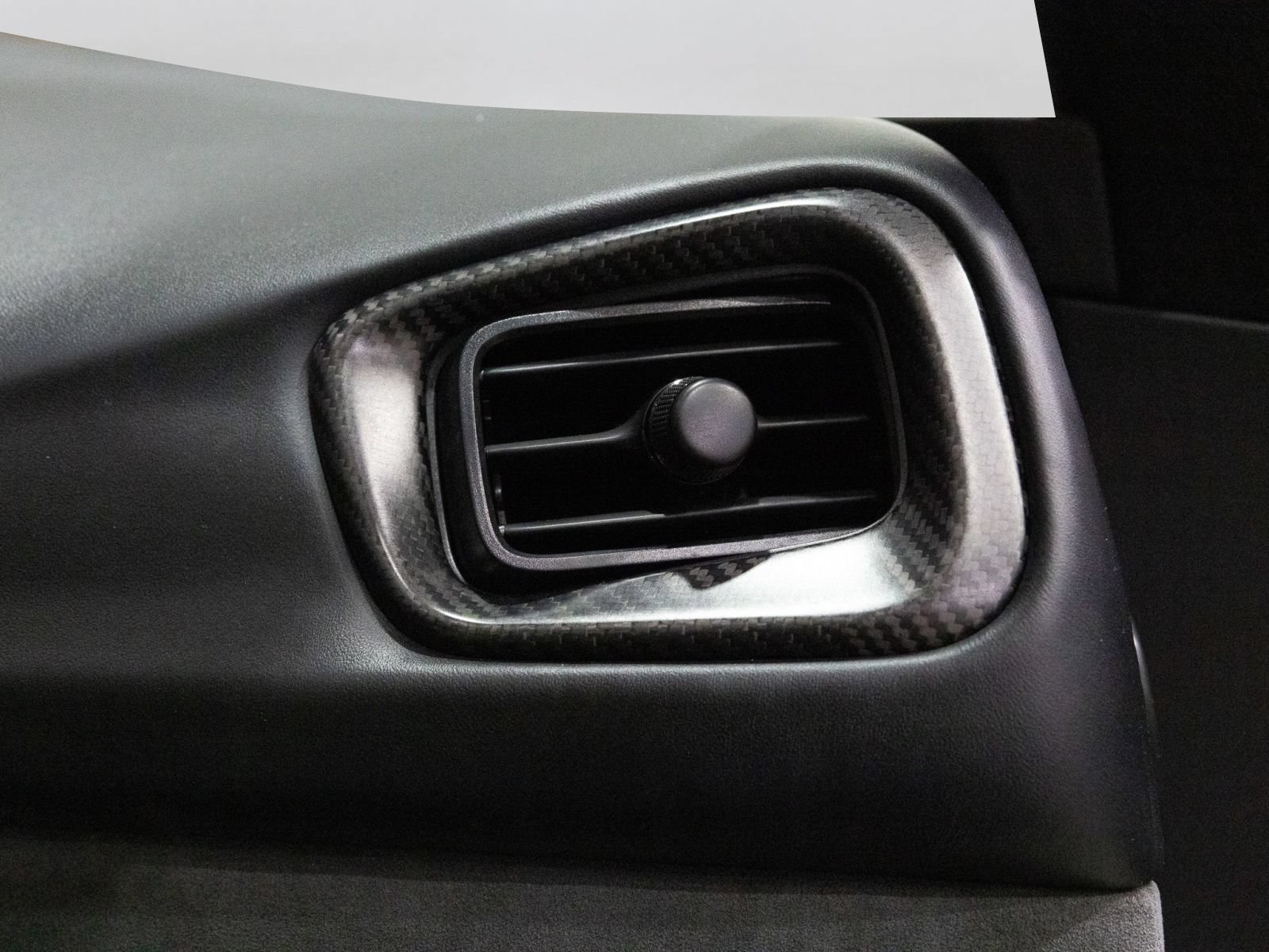 Used 2023 Aston Martin V8 Vantage Roadster RWD image 39