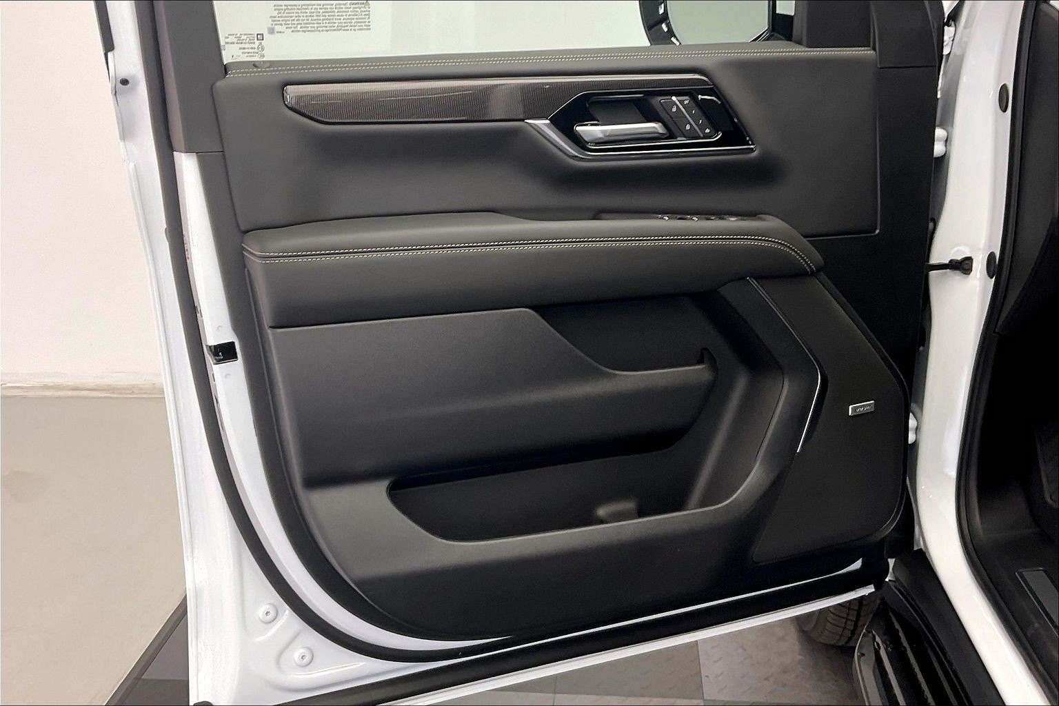 New 2026 GMC Yukon XL Elevation AWD/4WD image 12