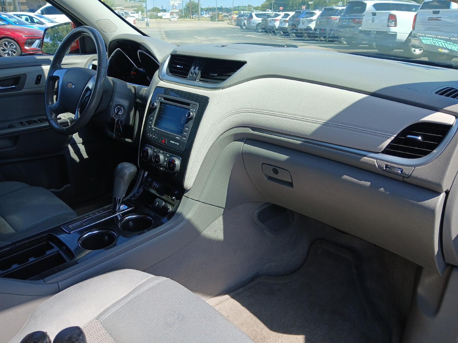 Used 2017 Chevrolet Traverse LT w/ Traveler's Package FWD image 22