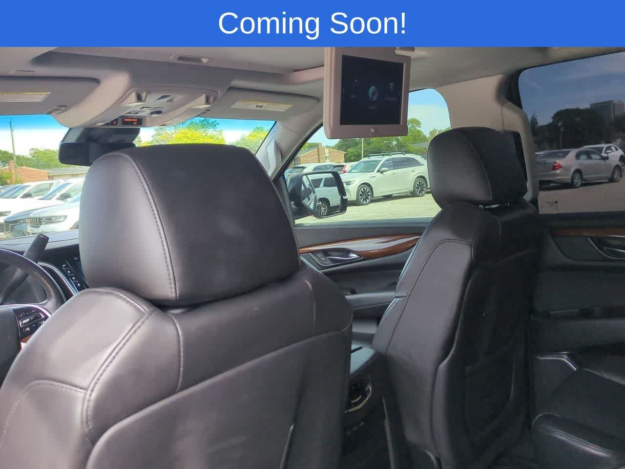 Used 2020 Cadillac Escalade Luxury w/ Escalade Sport Edition AWD/4WD image 17