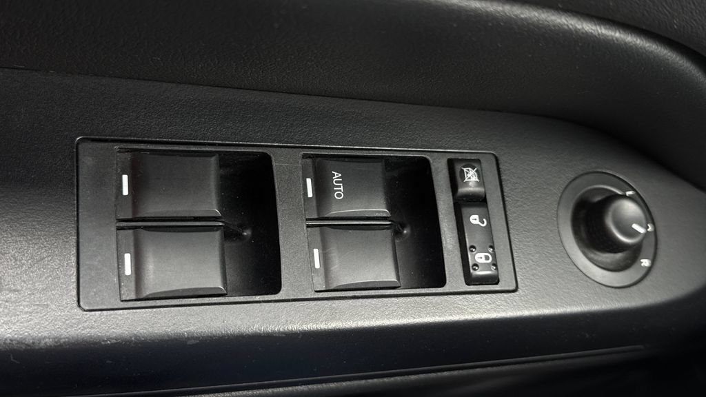 Used 2015 Jeep Patriot Latitude AWD/4WD image 29