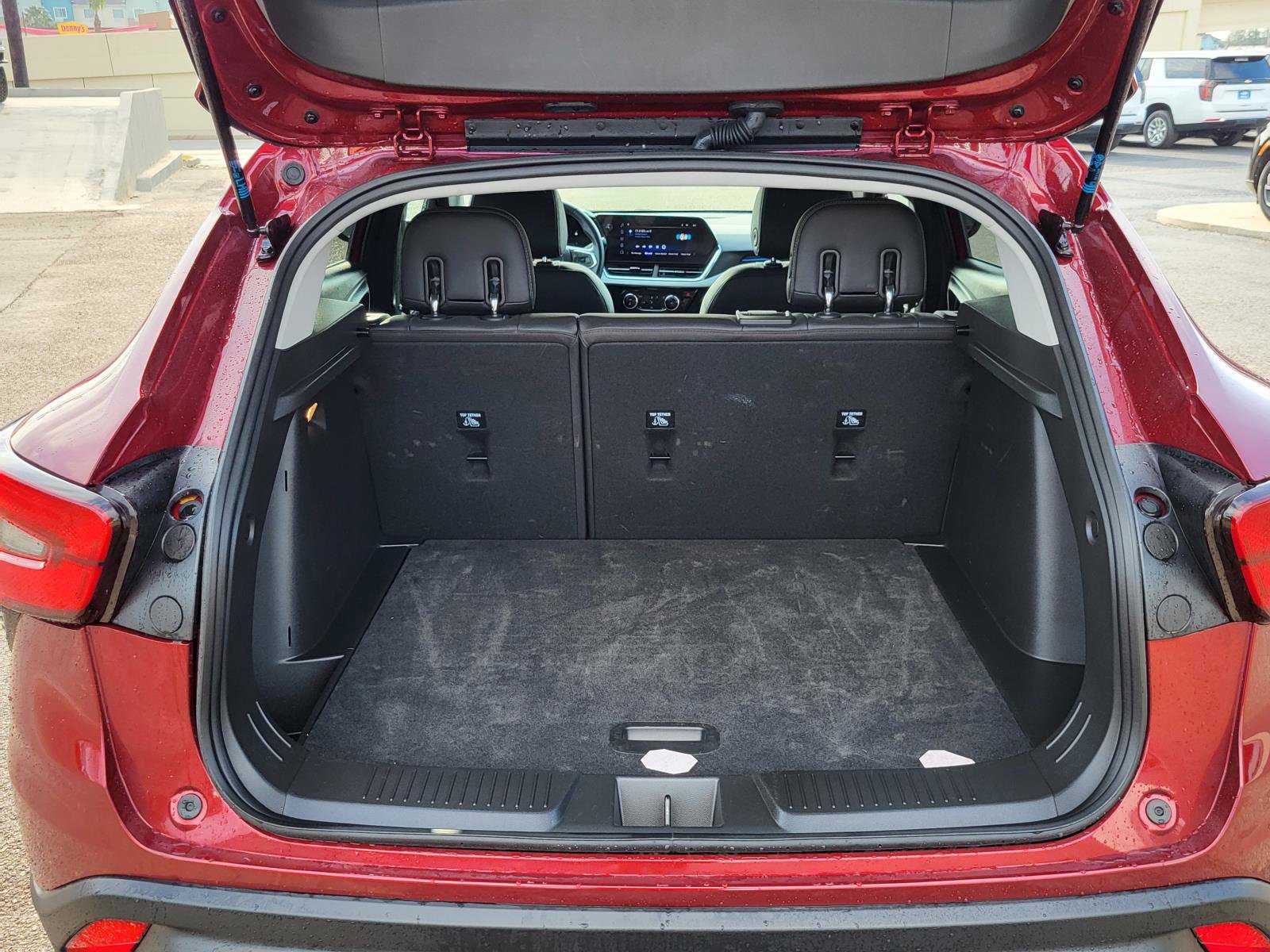 Used 2025 Chevrolet Trax LT w/ LT Convenience Package image 12