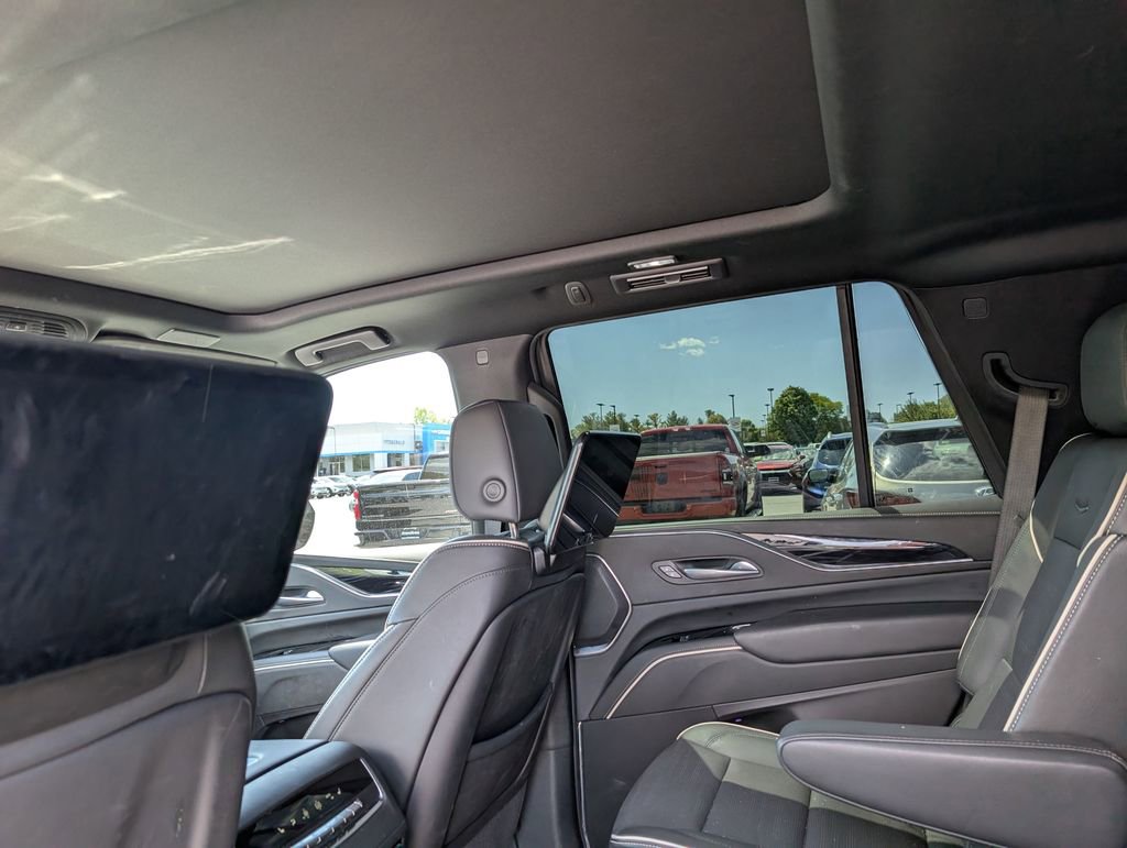 Used 2024 Cadillac Escalade Sport w/ LPO, ONYX Package AWD/4WD image 11