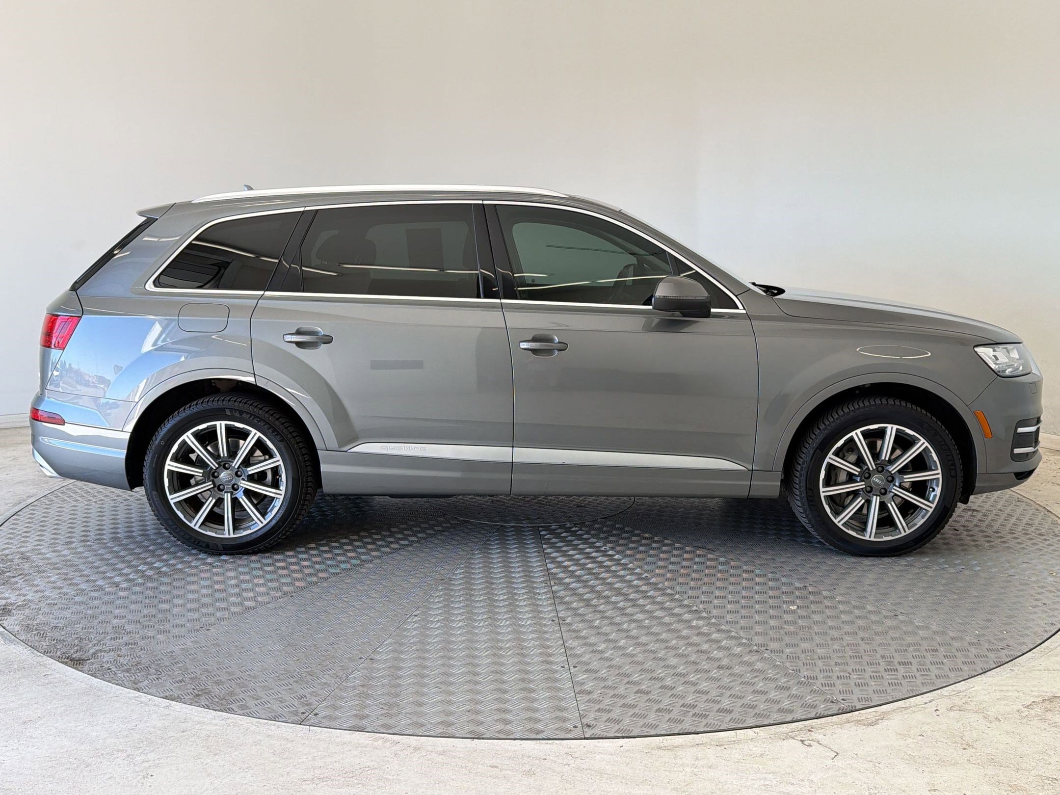 Used 2017 Audi Q7 3.0T Premium Plus w/ Premium Plus Package image 8