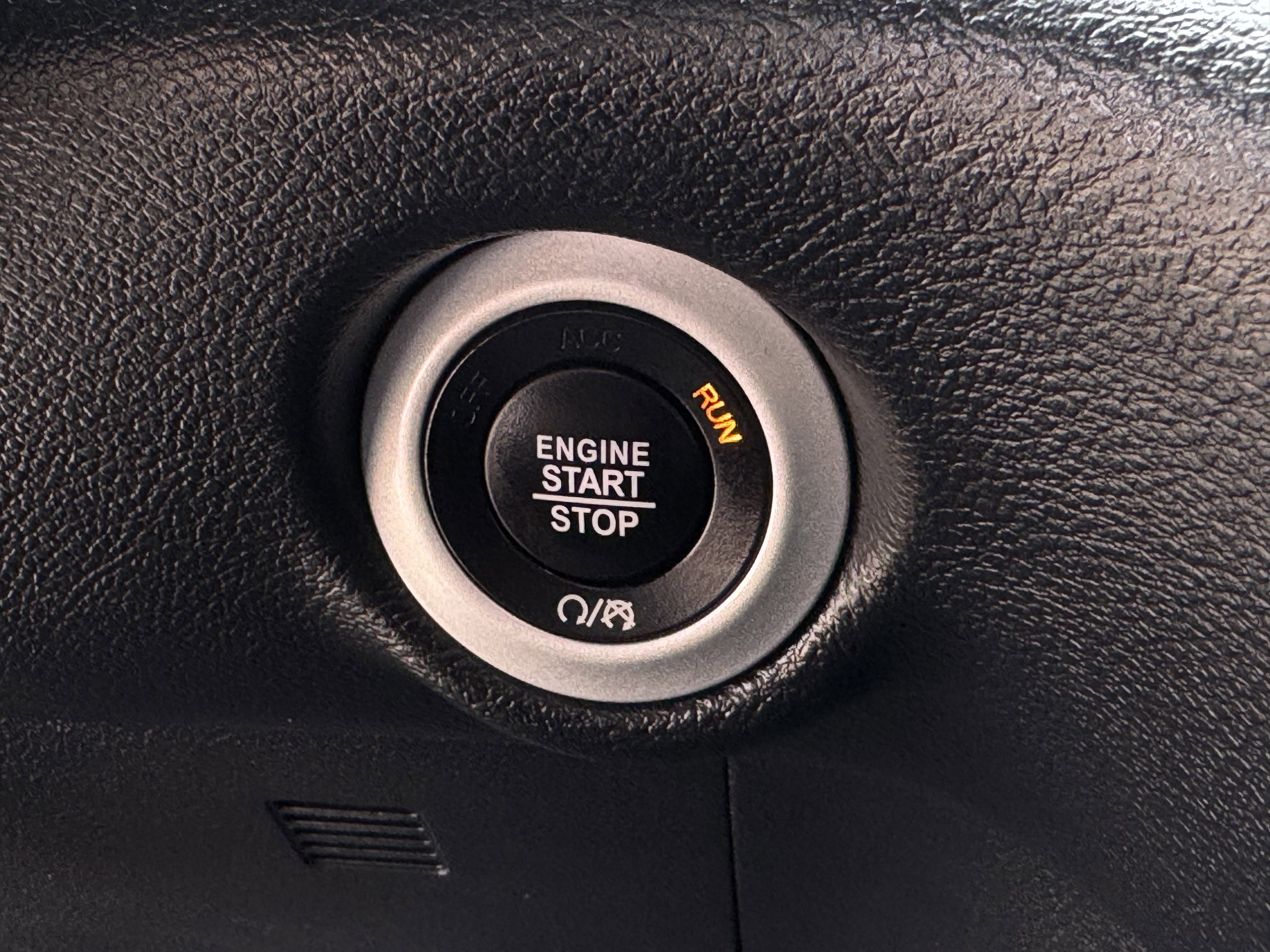 Used 2025 Chrysler Pacifica Select image 21