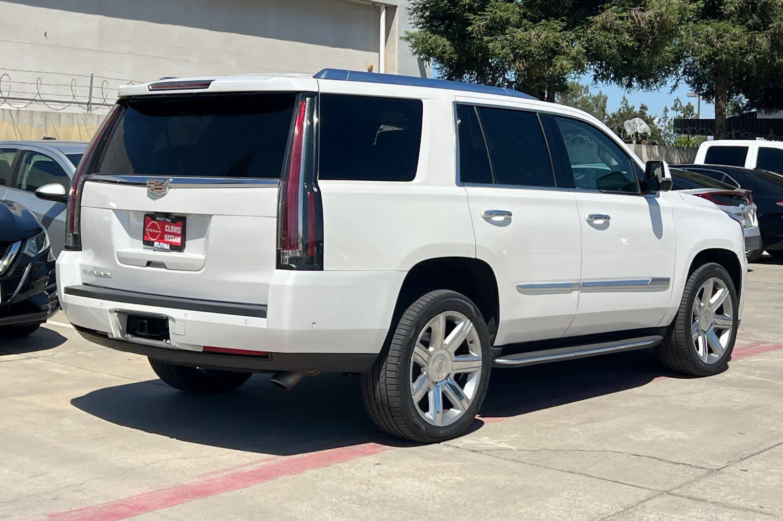 Used 2020 Cadillac Escalade Luxury AWD/4WD image 3