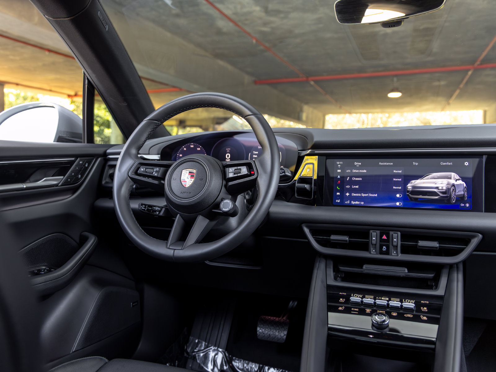 Certified 2025 Porsche Macan Electric RWD image 38