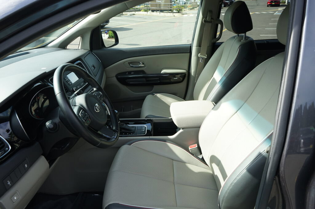 Used 2015 Kia Sedona EX FWD image 16