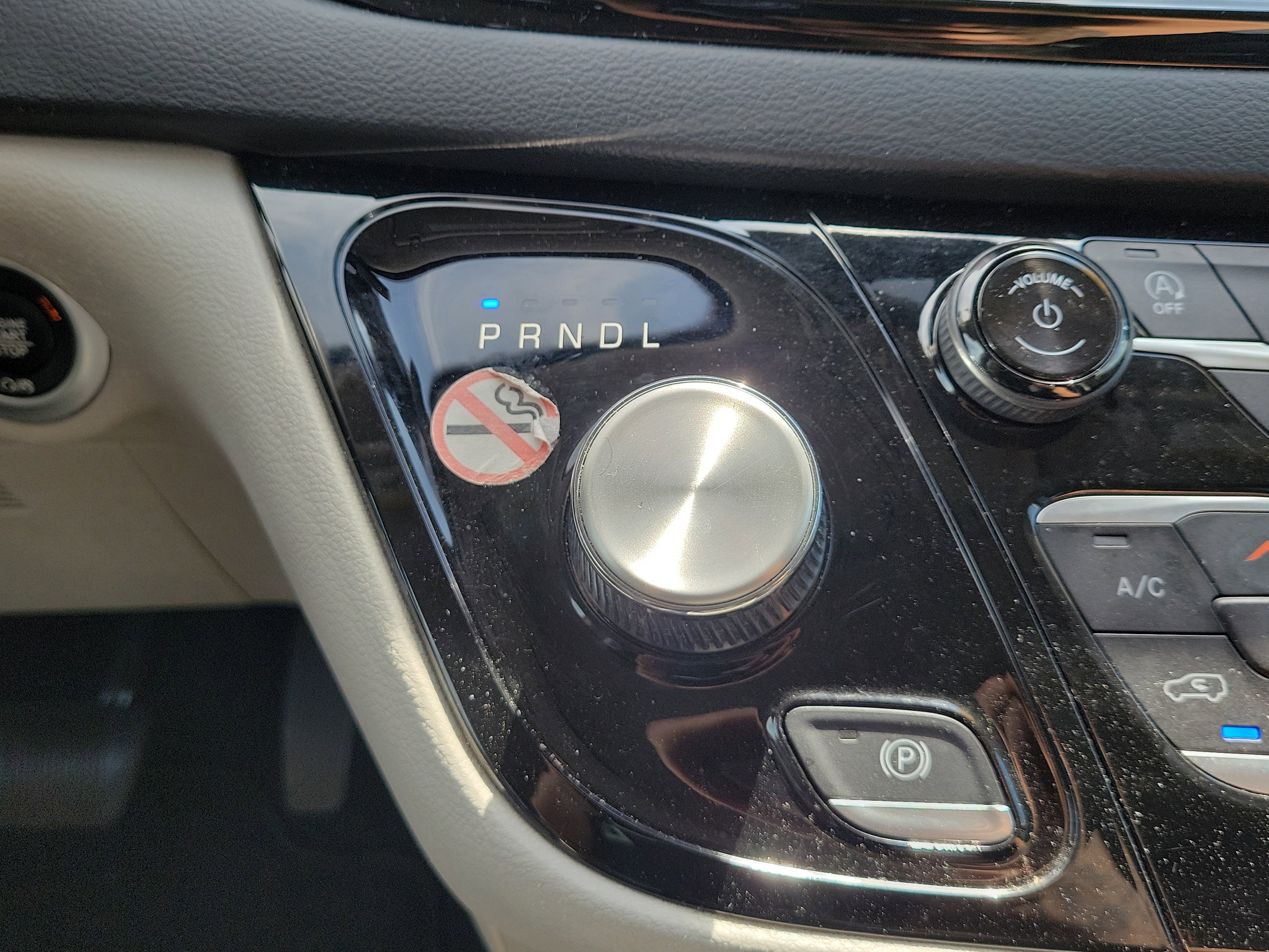 Used 2023 Chrysler Pacifica Touring-L image 29