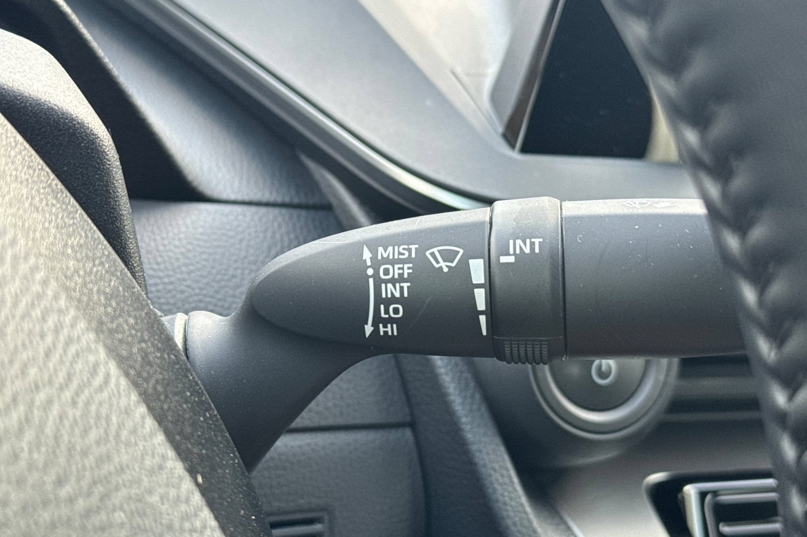 Certified 2025 Toyota Prius LE FWD image 40