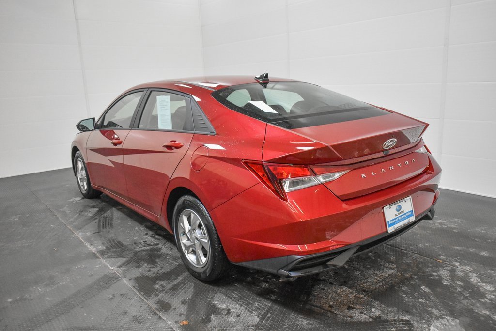Used 2023 Hyundai Elantra SE w/ Preferred Accessory Package image 6