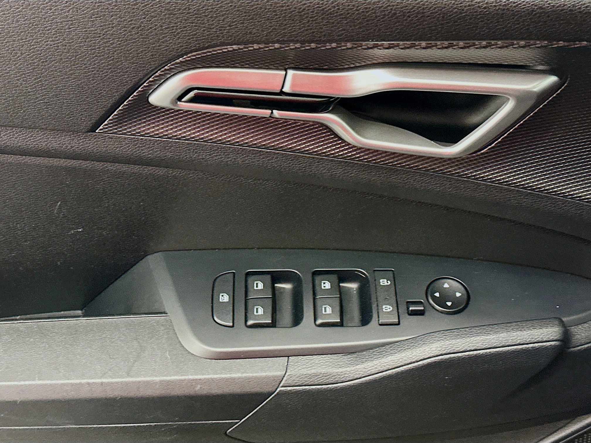 Used 2025 Kia Sportage LX image 15