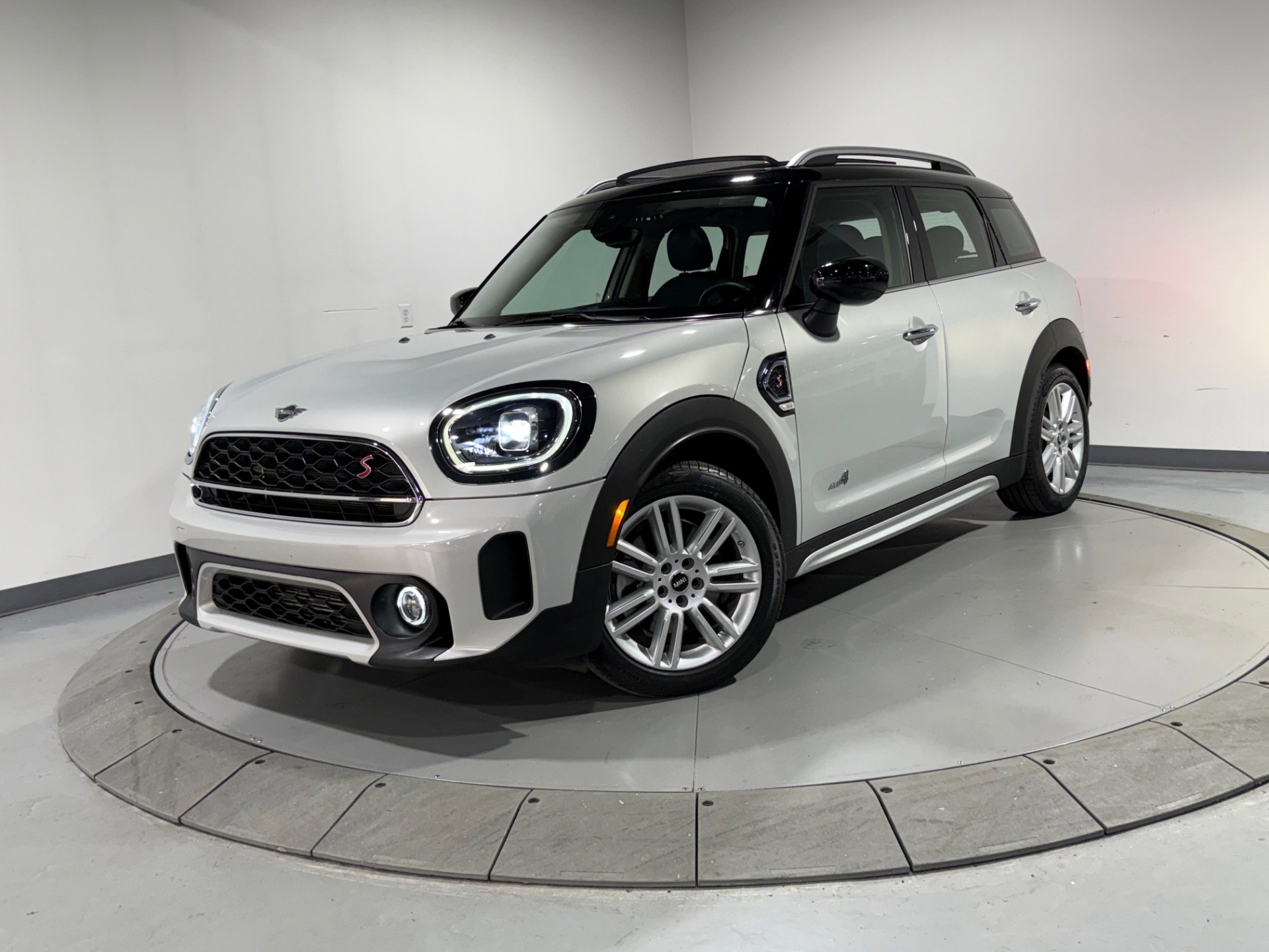 Used 2023 MINI Cooper Countryman S w/ Signature Upholstery Package image 2