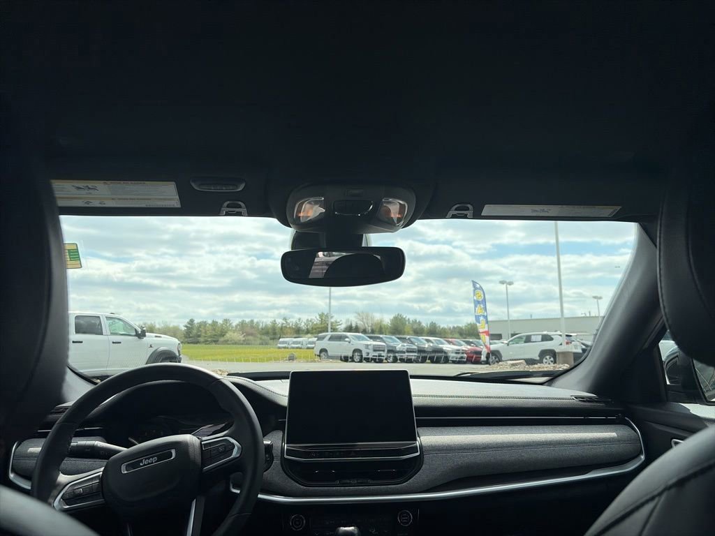 Used 2023 Jeep Compass Latitude w/ Convenience Group image 5