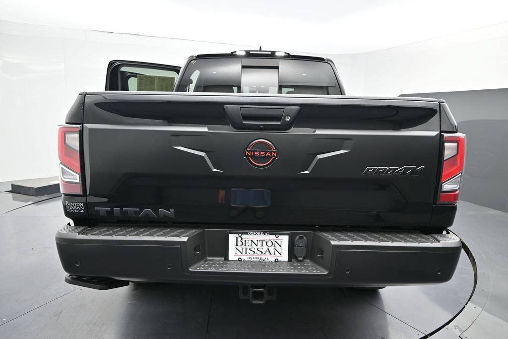 Used 2024 Nissan Titan PRO-4X w/ Pro-4x Convenience Package AWD/4WD image 10