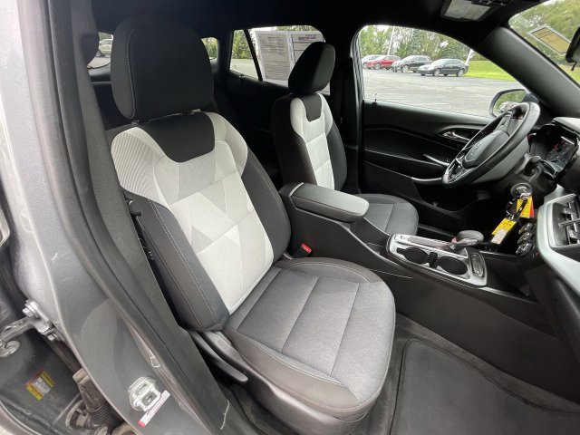 Used 2025 Chevrolet Trax RS w/ Driver Confidence Package FWD image 25