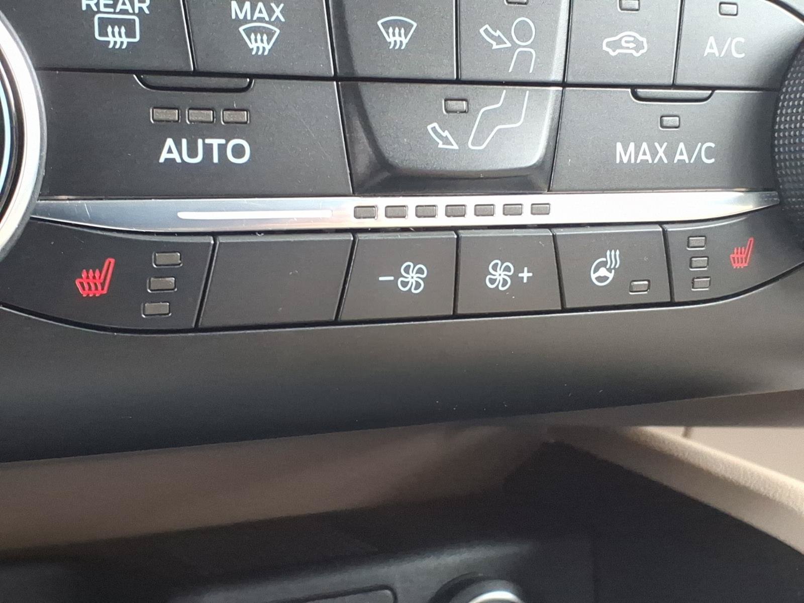 Used 2020 Ford Escape Titanium AWD/4WD image 17